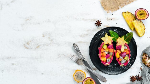 Taliz z kolorowym daniem